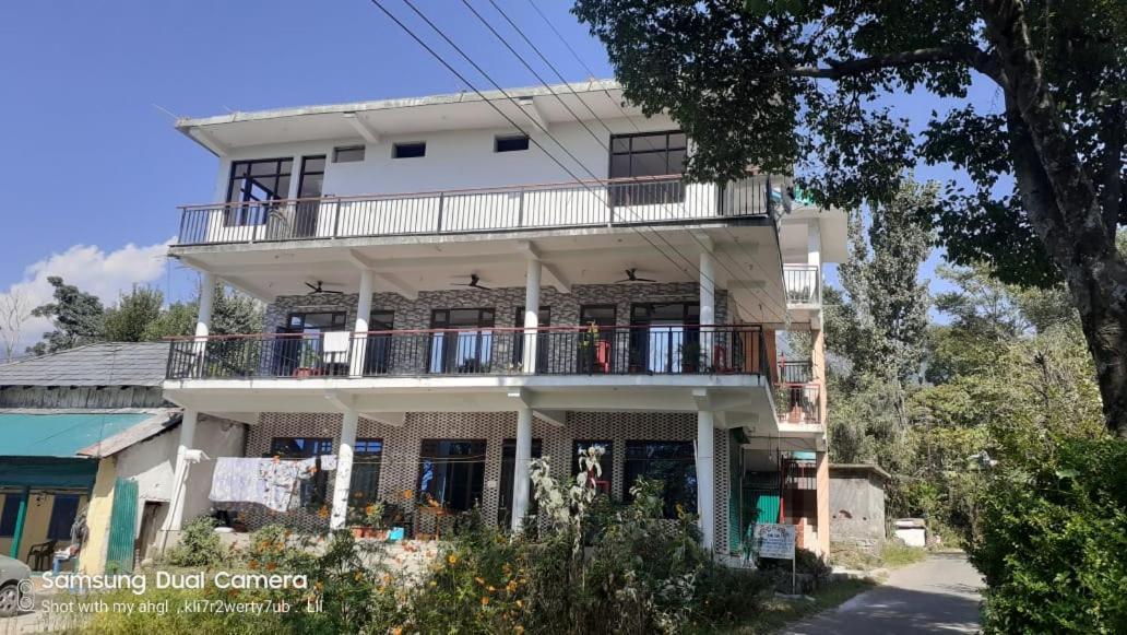 Mohinder & Mohindra Home Stay Bīr Екстериор снимка