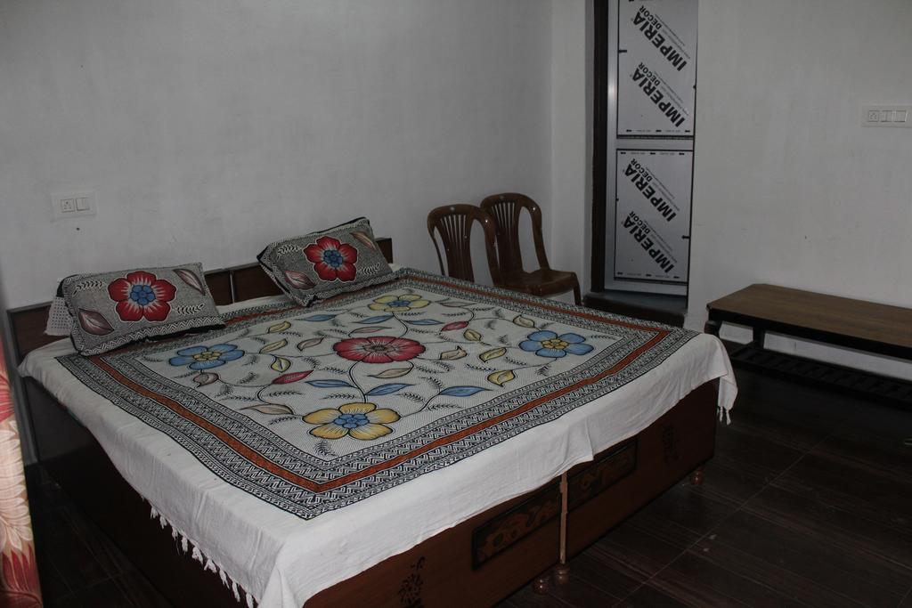 Mohinder & Mohindra Home Stay Bīr Екстериор снимка