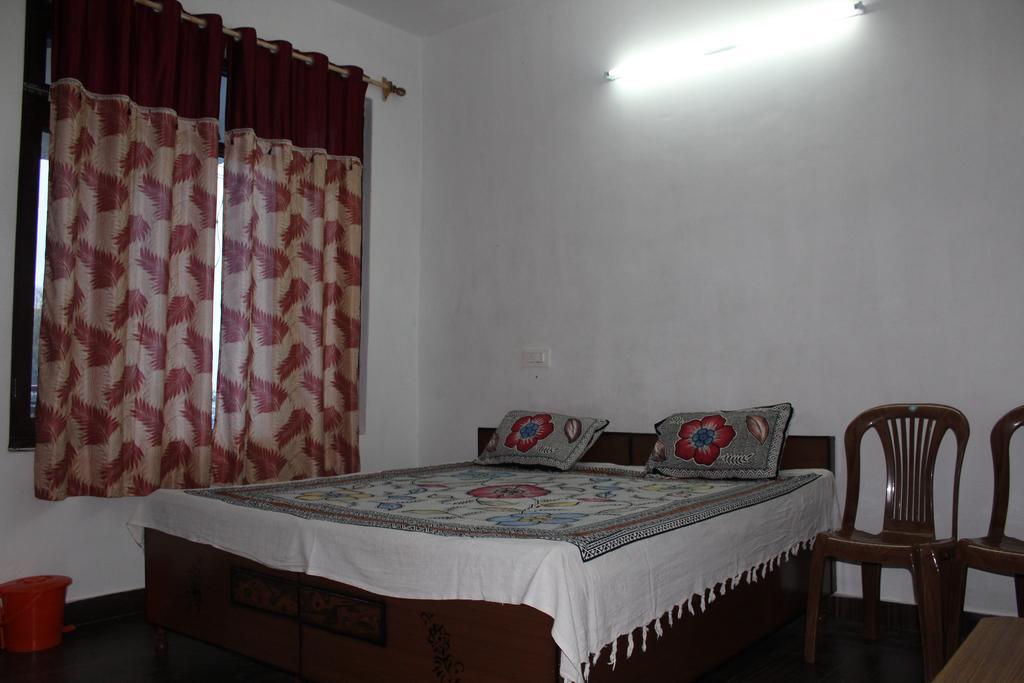 Mohinder & Mohindra Home Stay Bīr Екстериор снимка