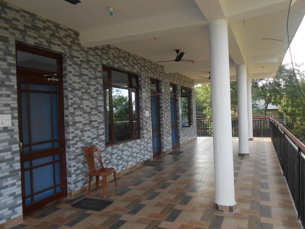 Mohinder & Mohindra Home Stay Bīr Екстериор снимка