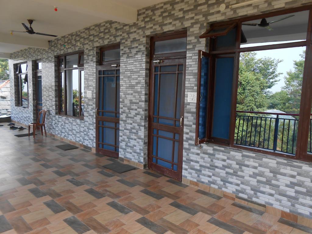 Mohinder & Mohindra Home Stay Bīr Екстериор снимка