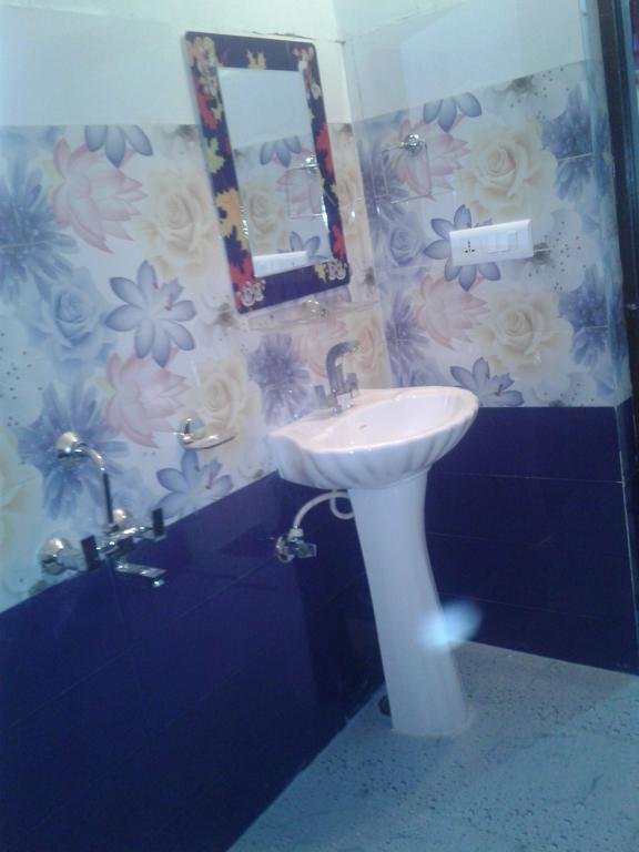 Mohinder & Mohindra Home Stay Bīr Екстериор снимка